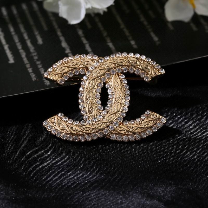 Chanel Brooch 03yxs162